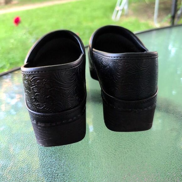 Dansko Womens LT Black Floral Tooled Clog Size 41 EU (10.5-11 US) Work Nurse EUC - Picture 3 of 8